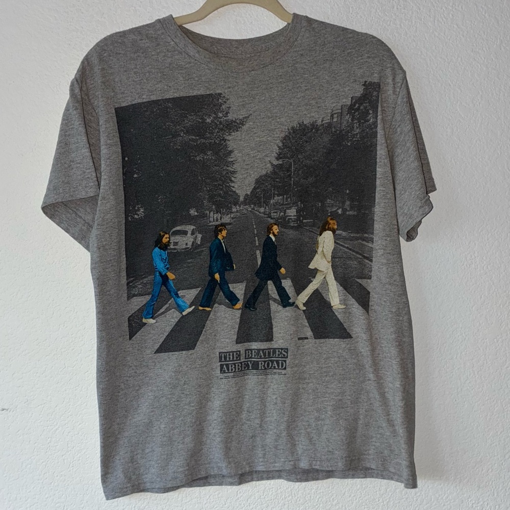 THE BEATLES GRAPHIC TEE MEDIUM
